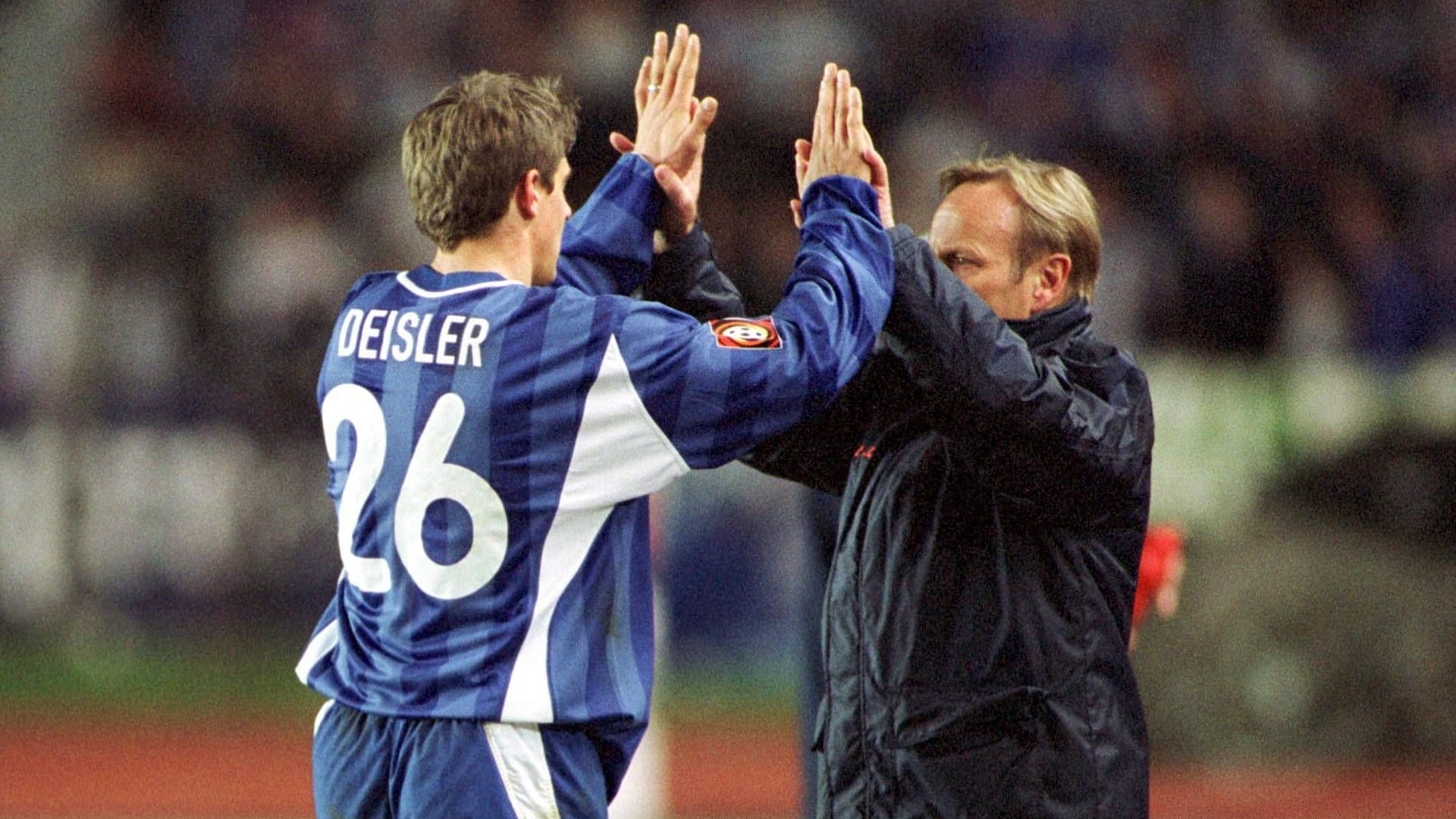 Jürgen Röber (r.) und Sebastian Deisler arbeiteten bei Hertha von 1999 bis 2002 zusammen. Gemeinsam gewannen sie den Ligapokal und erreichten die Zwischenrunde der Champions League sowie zweimal die Qualifikation für den Uefa-Pokal.