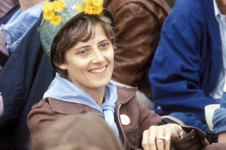 Petra Kelly 1983 bei einer Demonstration gegen die Stationierung von Atomwaffen in Mutlangen: Die grüne Politikerin wurde 1992 tot aufgefunden.
