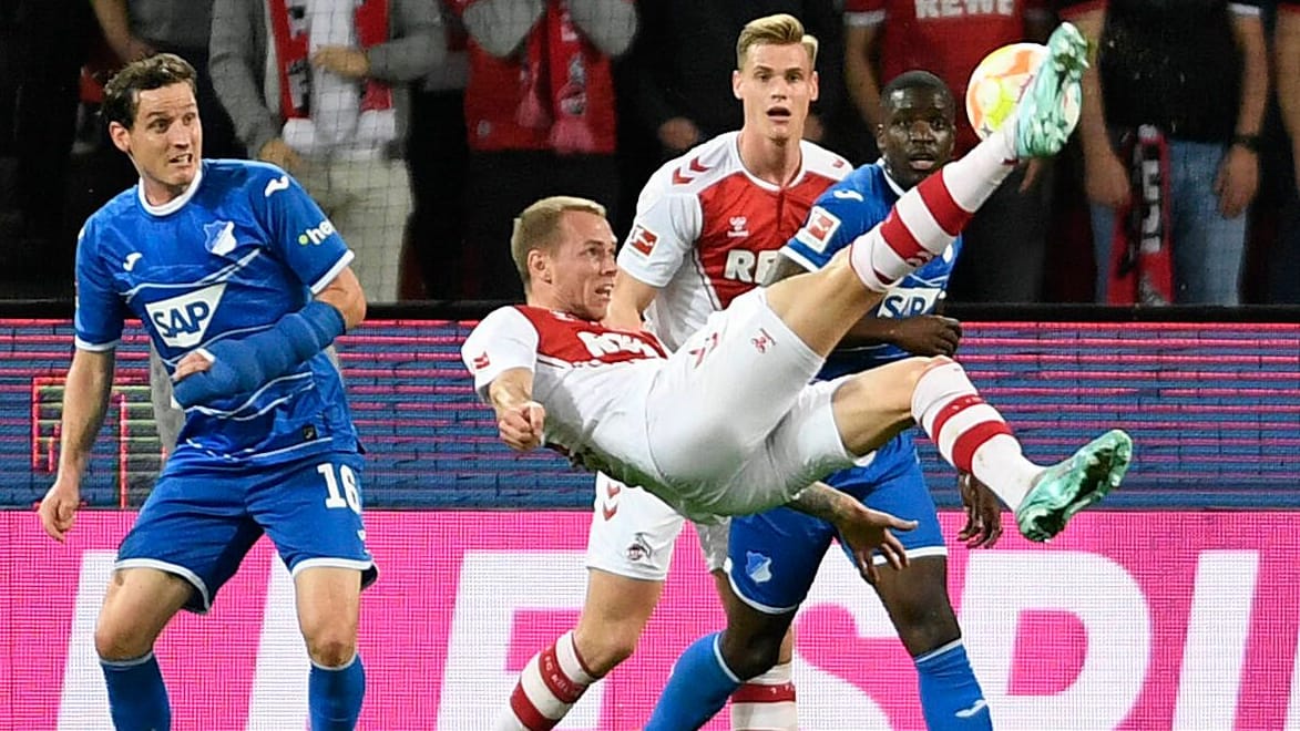 Kölns Duda (vorn) artistisch gegen Hoffenheim.