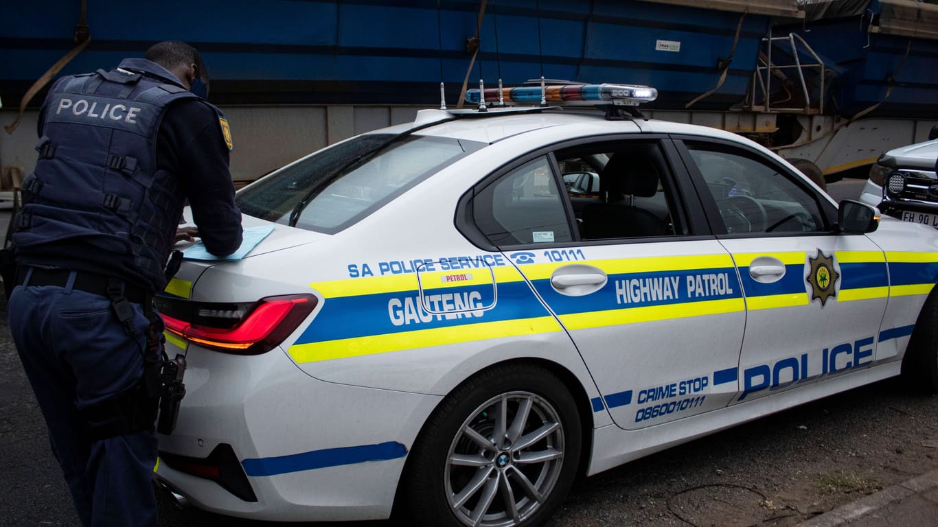 Polizei in Südafrika (Symbolbild): Der verhaftete 21-Jährige soll sechs Menschen ermordet haben.