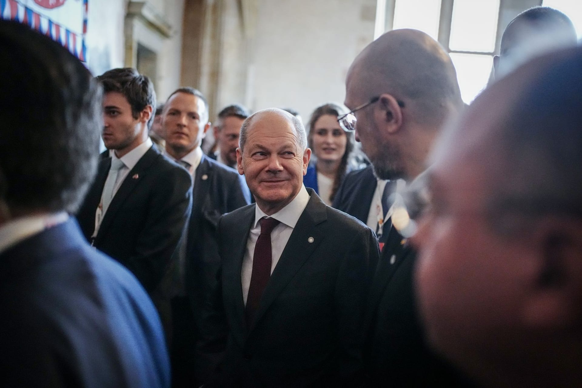 Olaf Scholz: Der Bundeskanzler hat sich in Prag in der neuen europäischen politischen Gemeinschaft mit Staats- und Regierungschefs aus 44 Staaten getroffen.