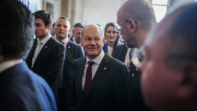 Olaf Scholz: Der Bundeskanzler hat sich in Prag in der neuen europäischen politischen Gemeinschaft mit Staats- und Regierungschefs aus 44 Staaten getroffen.