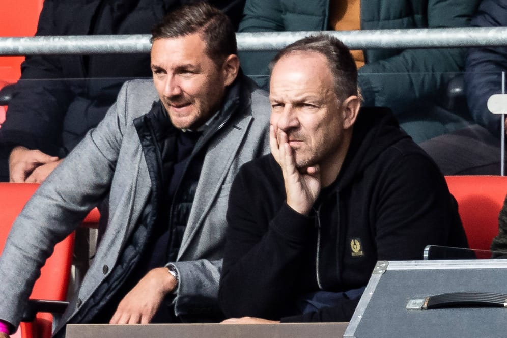 Neuer Trainer: Alexander Zorniger (r.) sah das Spiel seines künftigen Klubs Greuther Fürth gegen Heidenheim von der Tribüne aus.