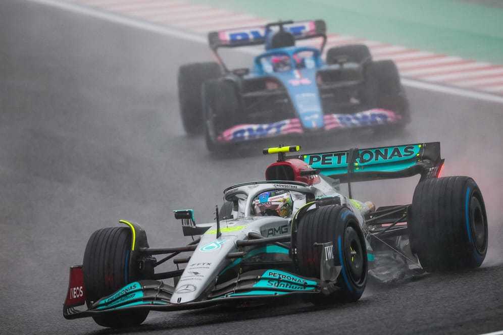Lewis Hamilton (vorne) bei einem Formel-1-Rennen: Bald könnte es auch eine Rennserie für Frauen geben.