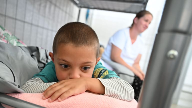 Die Flüchtlinge Ekaterina Ogly und ihr Sohn Abram aus der Ukraine in einer Notunterkunft am Bodensee.