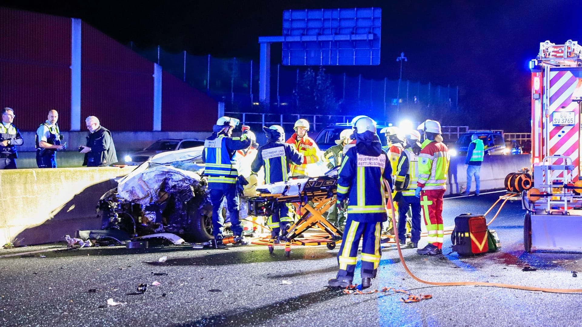 Unfallstelle bei Bochum: Autofahrer werden gebeten, den Bereich rund um die A40 bei Bochum zu umfahren.