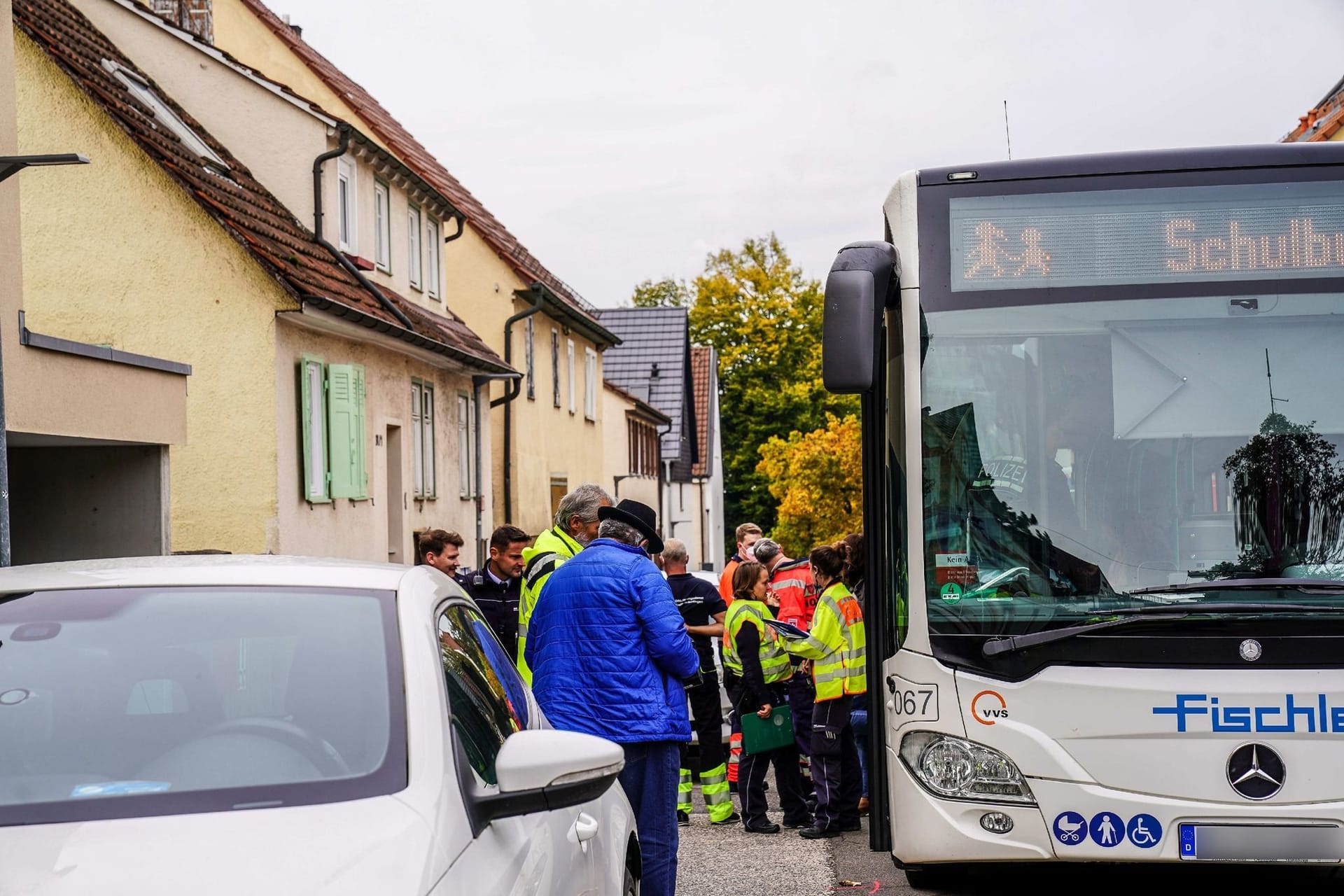 Zwölf Kinder bei Unfall mit Schulbus leicht verletzt