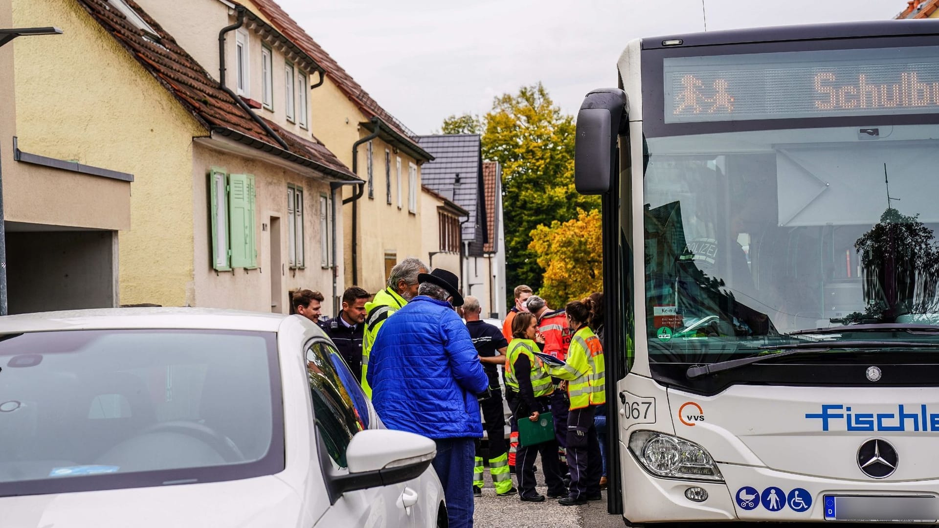 Zwölf Kinder bei Unfall mit Schulbus leicht verletzt