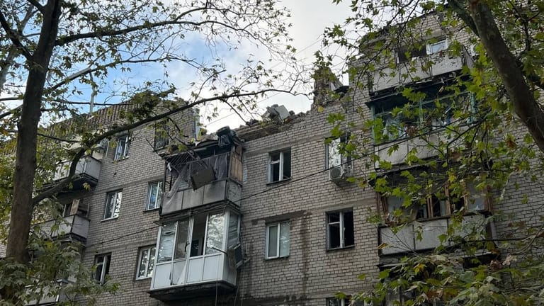 Das Bild soll das getroffene Haus zeigen: Der Bürgermeister von Mykolajiw berichtete auf seinem Telegram-Kanal über den Angriff.