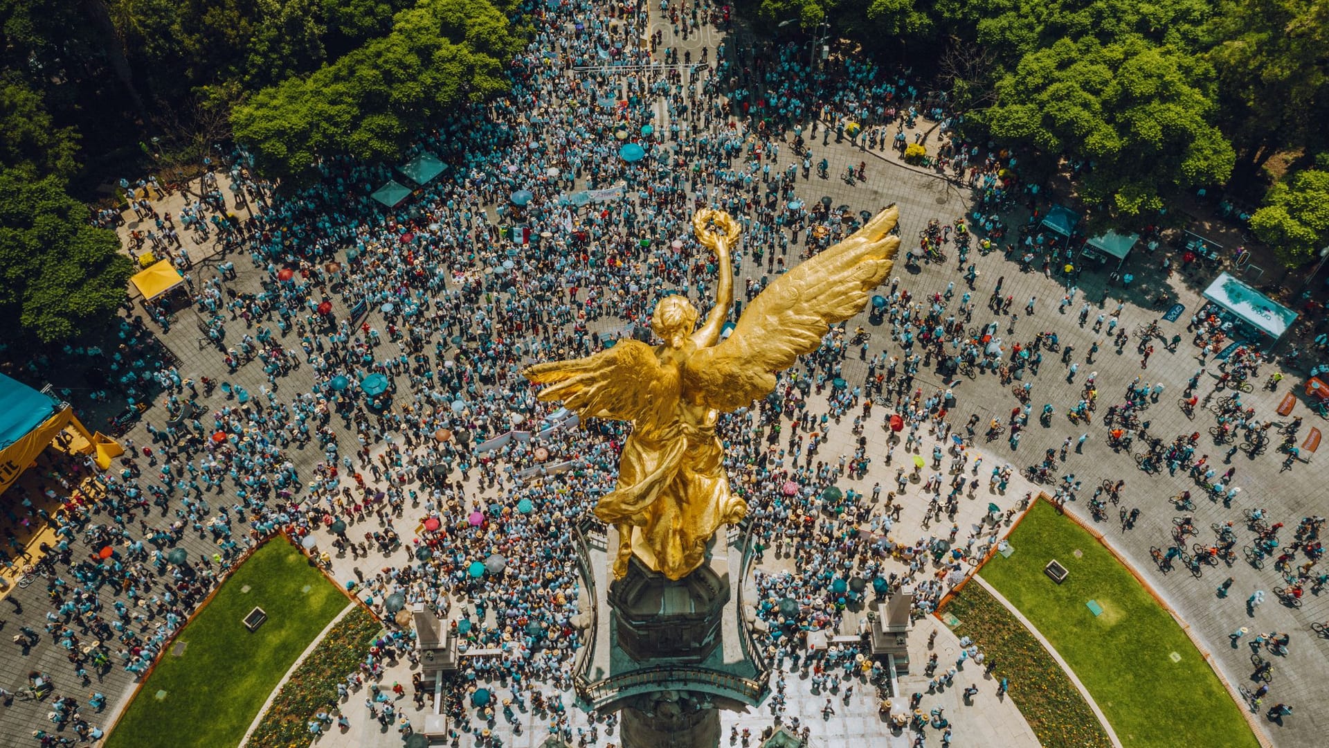 Mexiko-Stadt: Der Platz vor dem Unabhängigkeitsdenkmal "El Ángel de la Independencia" ist ein beliebter Ort bei Einheimischen und Touristen.