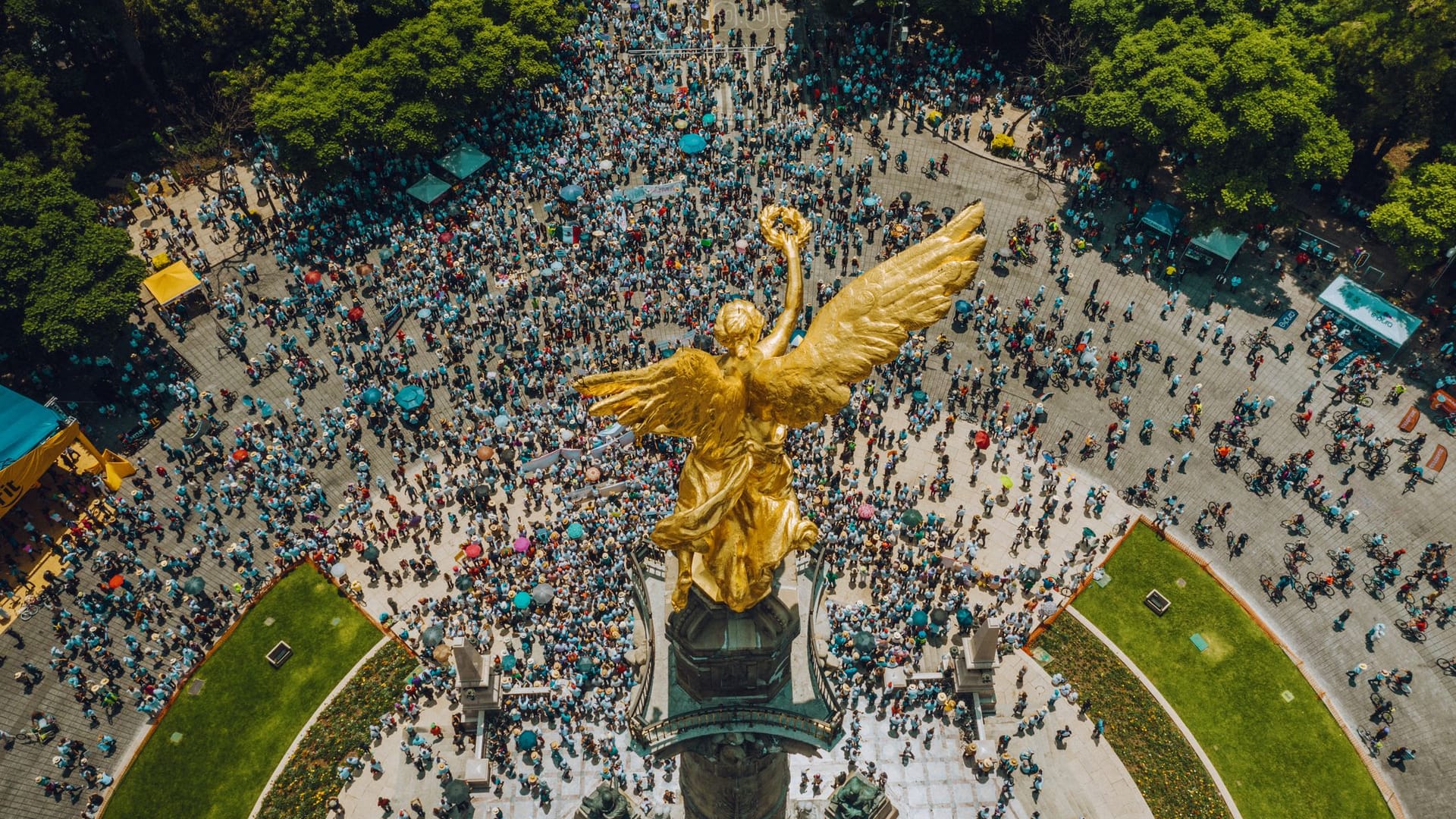 Mexiko-Stadt: Der Platz vor dem Unabhängigkeitsdenkmal "El Ángel de la Independencia" ist ein beliebter Ort bei Einheimischen und Touristen.