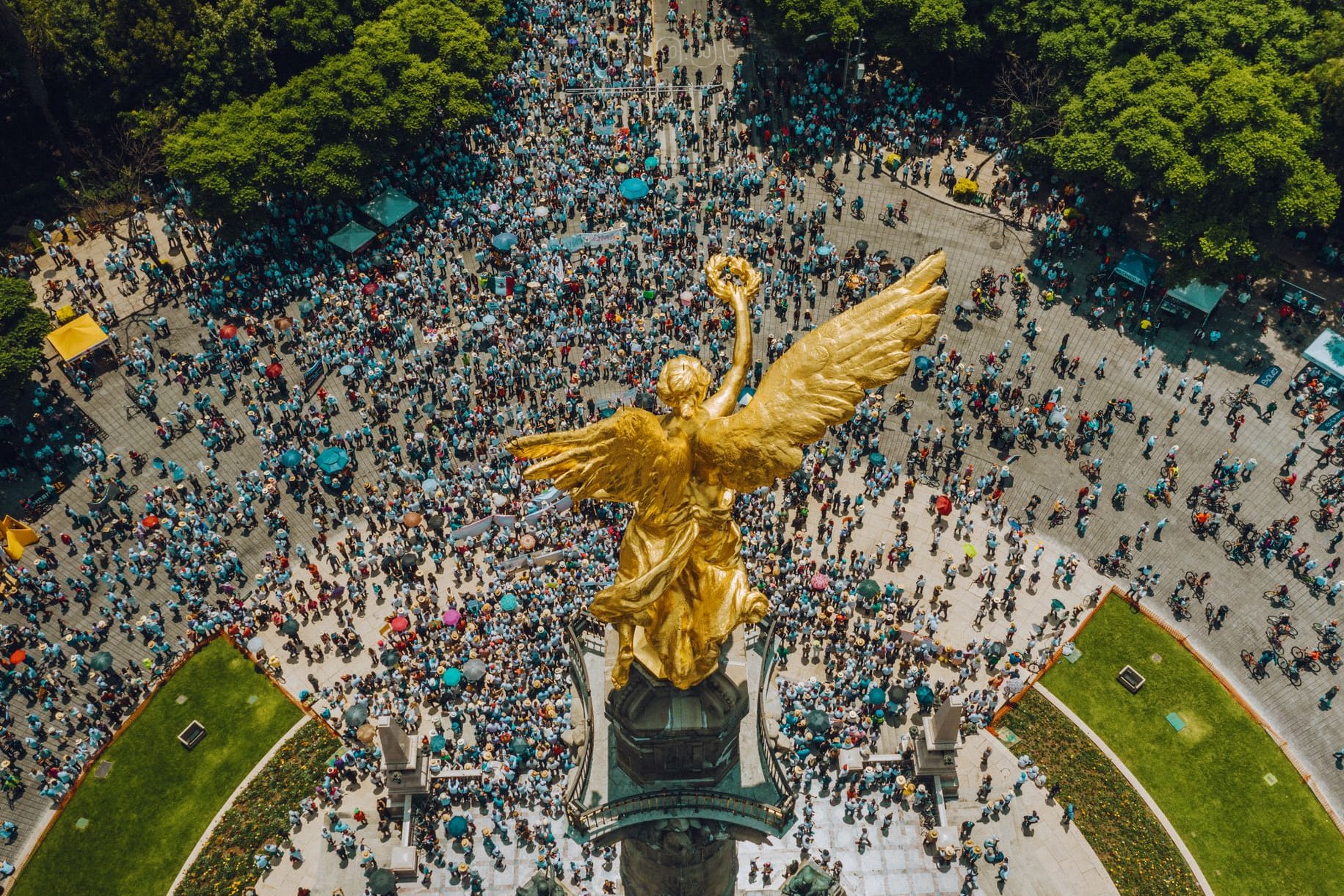 Mexiko-Stadt: Der Platz vor dem Unabhängigkeitsdenkmal "El Ángel de la Independencia" ist ein beliebter Ort bei Einheimischen und Touristen.