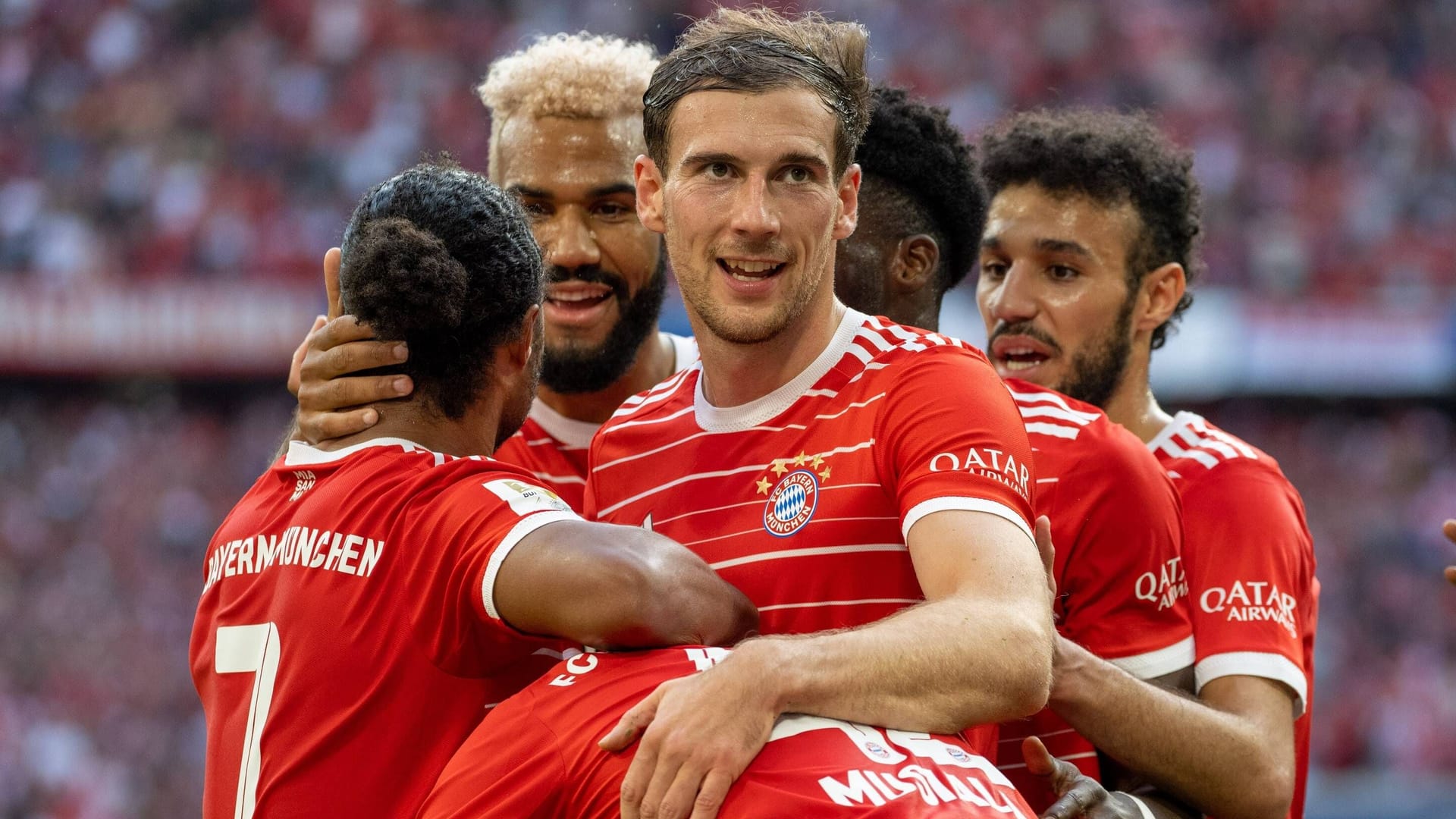 Torschütze Leon Goretzka und seine Bayern-Teamkollegen feiern im Spiel gegen Mainz. Torschütze Leon Goretzka und seine Bayern-Teamkollegen feiern im Spiel gegen Mainz.