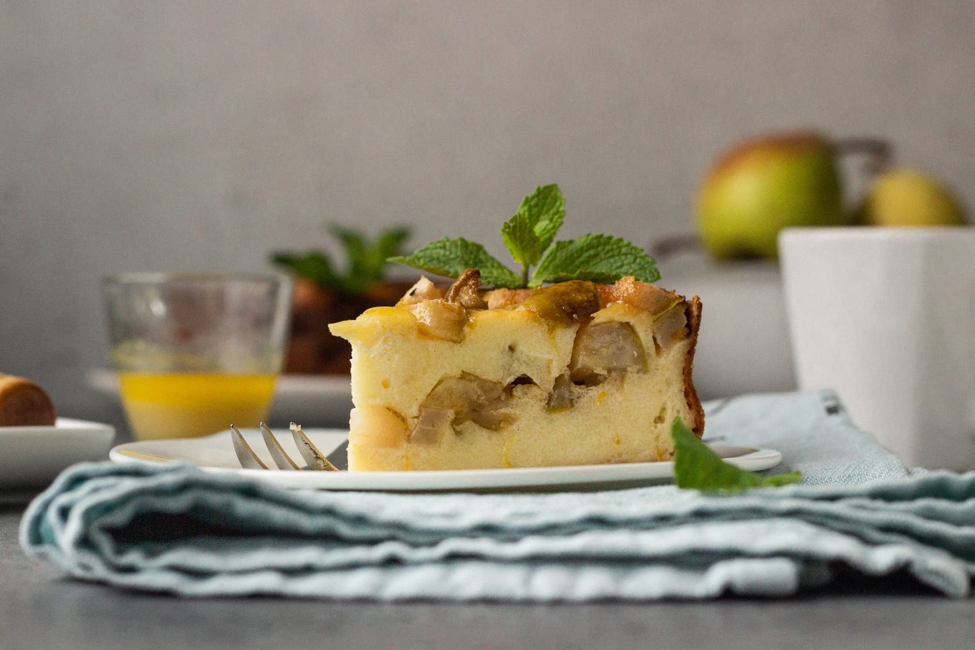 Birnenkuchen: Pudding und Birne sind eine leckere Mischung für einen Kuchen.