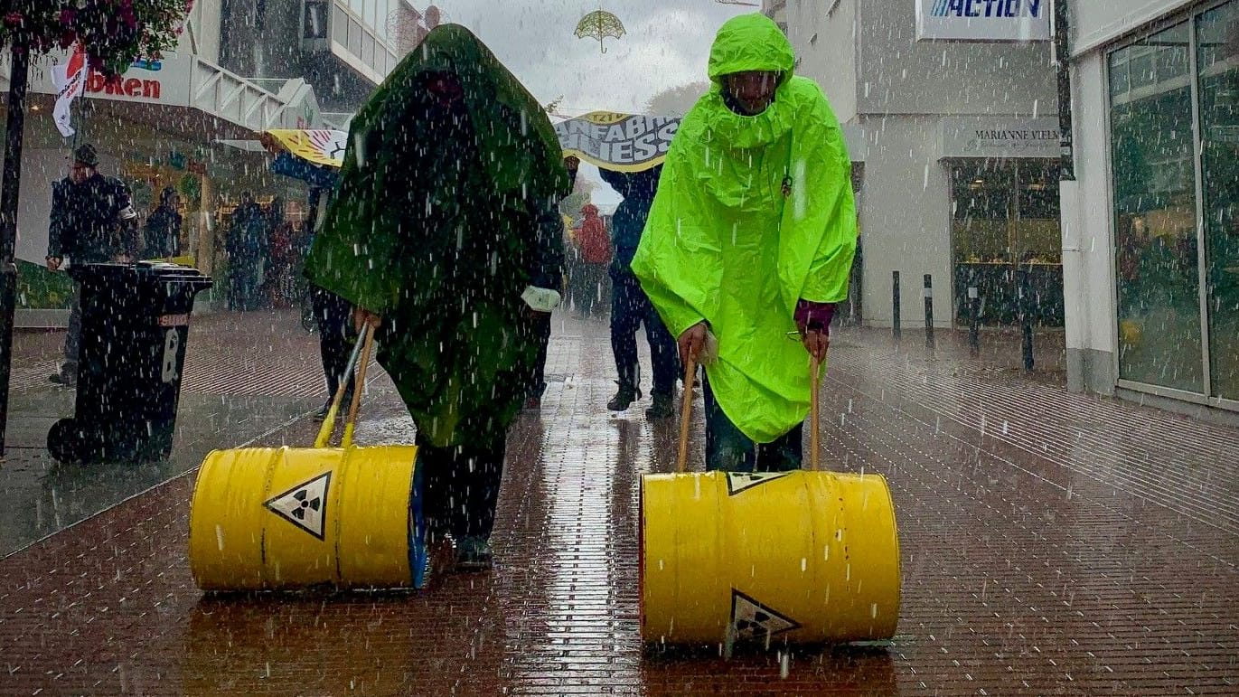 Demonstranten in Lingen: "Der Wendehals der Grünen ist erschreckend."