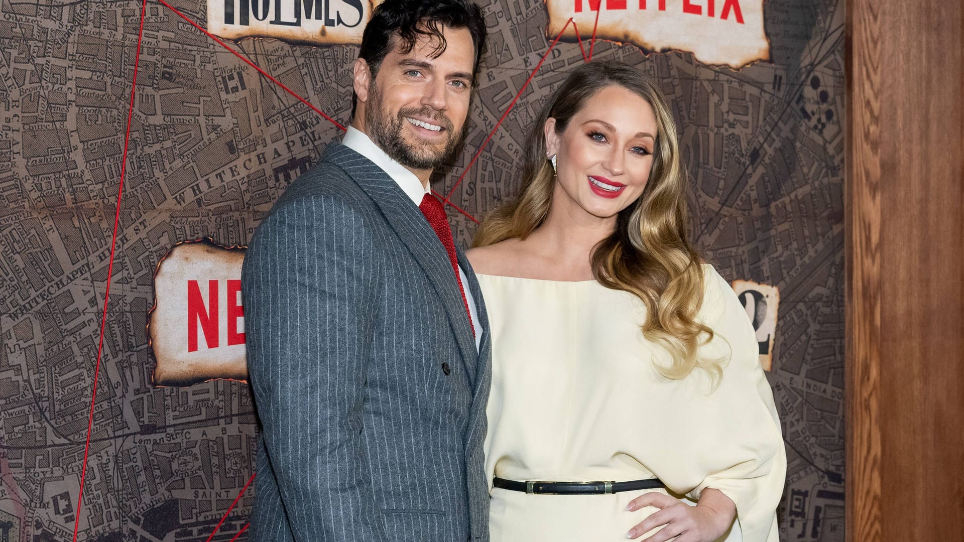 Pärchenpremiere: Henry Cavill und Natalie Viscuso bei der Filmpremiere von "Enola Holmes 2".