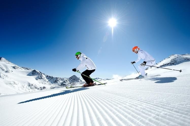 Teures Vergnügen: Wer in diesem Winter in Skiurlaub fahren möchte, muss sich nicht nur warm einpacken, sondern auch die Reisekasse etwas großzügiger bestücken.