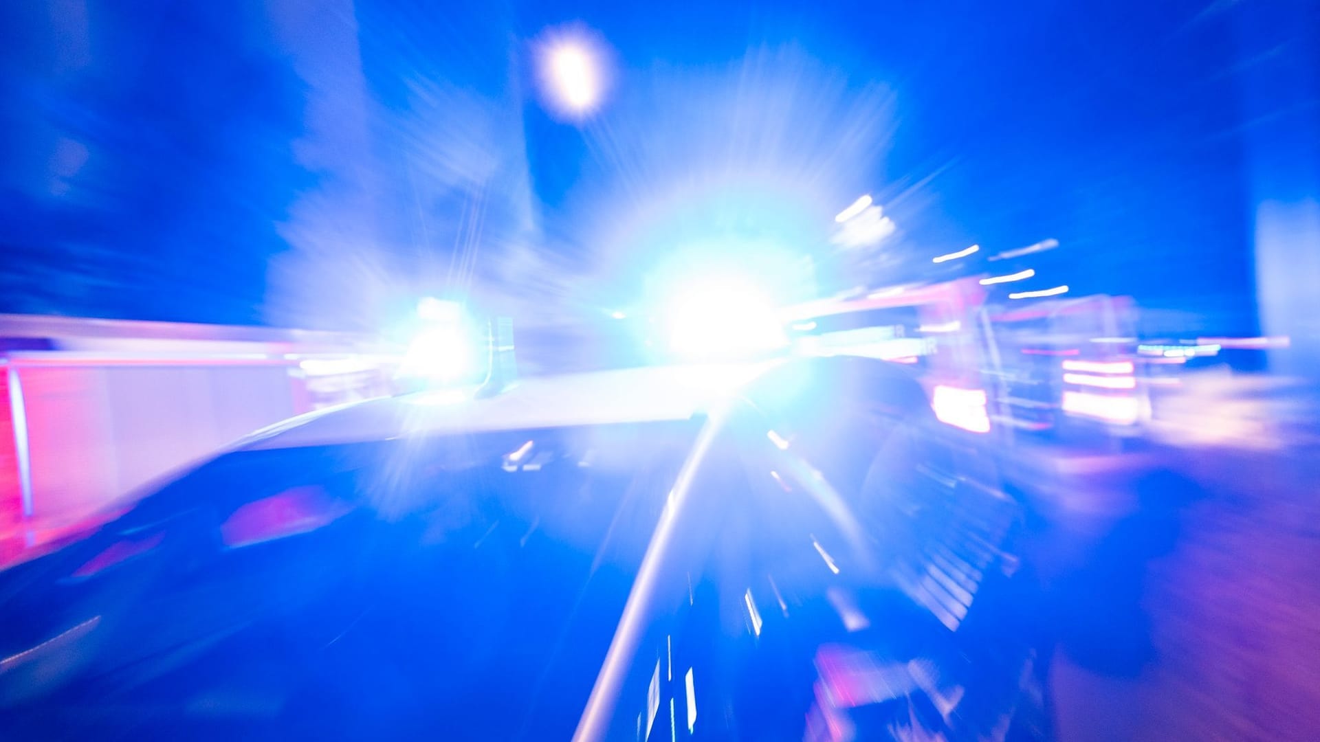 Mehr Bass geht nicht: Die Polizei Mittelfranken hielt einen Fahrer mit überdimensionaler Musikanlage auf. Mehr Bass geht nicht: Die Polizei Mittelfranken hielt einen Fahrer mit überdimensionaler Musikanlage auf.