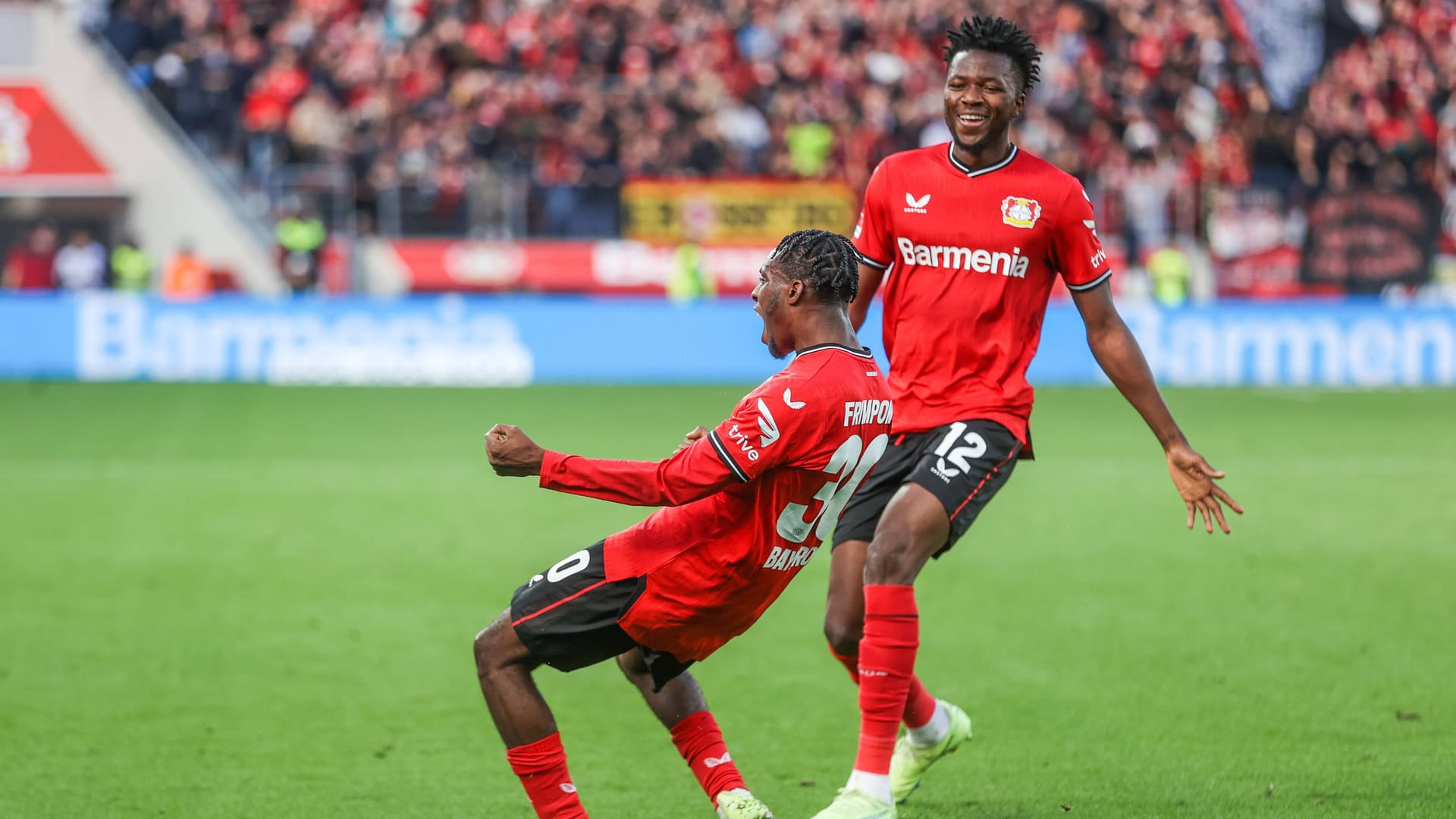 Jeremie Frimpong (l.) hatte genug Grund zur Freude.