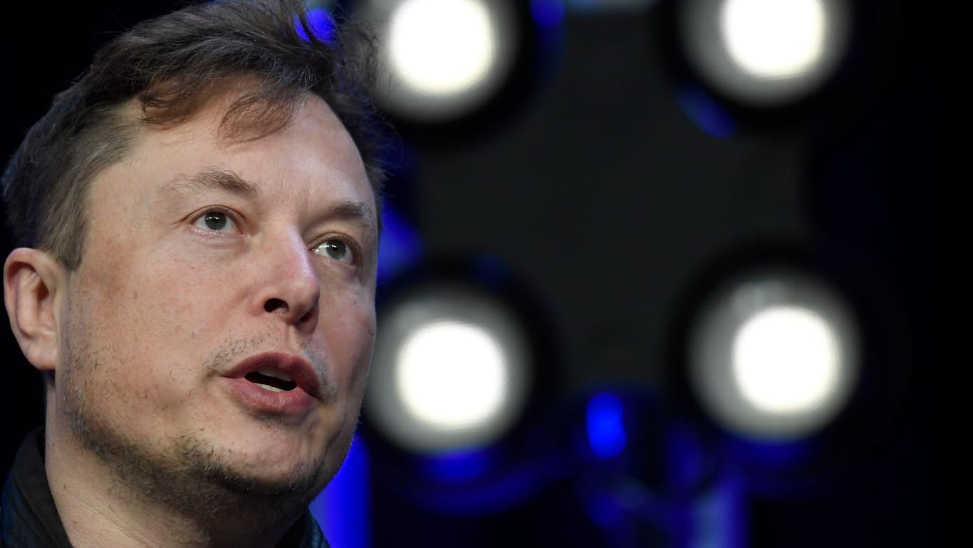 Elon Musk: Laut Twitter ermitteln die US-Bundesbehörden gegen ihn.