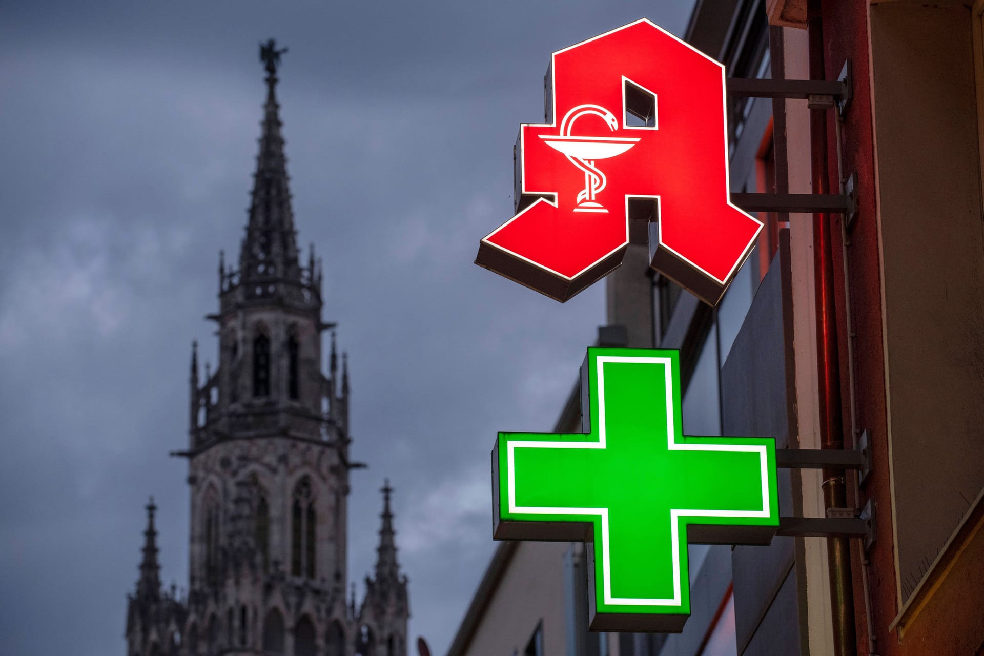 Apotheke (Symbolbild): Die Pharmazeuten kritisieren geplante Honorarkürzungen. Apotheke (Symbolbild): Die Pharmazeuten kritisieren geplante Honorarkürzungen.