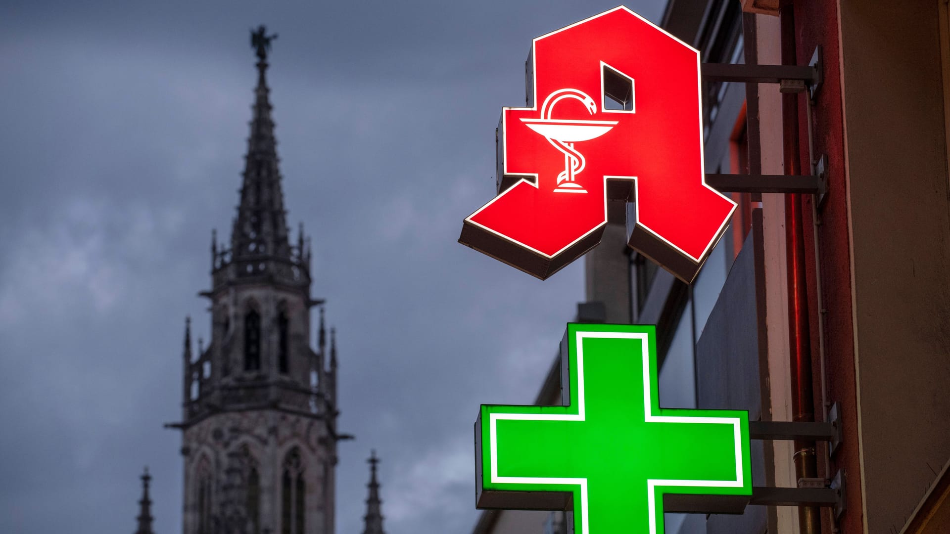 Apotheke (Symbolbild): Die Pharmazeuten kritisieren geplante Honorarkürzungen. Apotheke (Symbolbild): Die Pharmazeuten kritisieren geplante Honorarkürzungen.