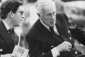 König Charles III. und Lord Louis Mountbatten im Jahr 1979