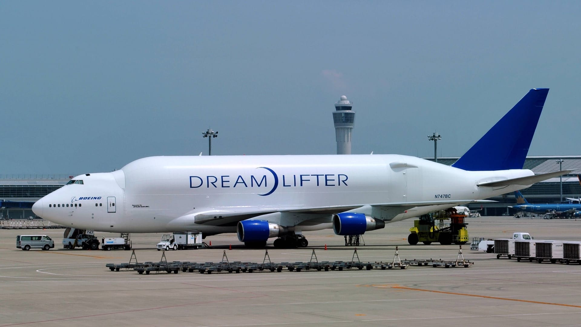 Ein Boing "Dreamlifter" (Archivbild): Bei einer Atlantiküberquerung eines solchen Flugzeugs gab es Probleme.