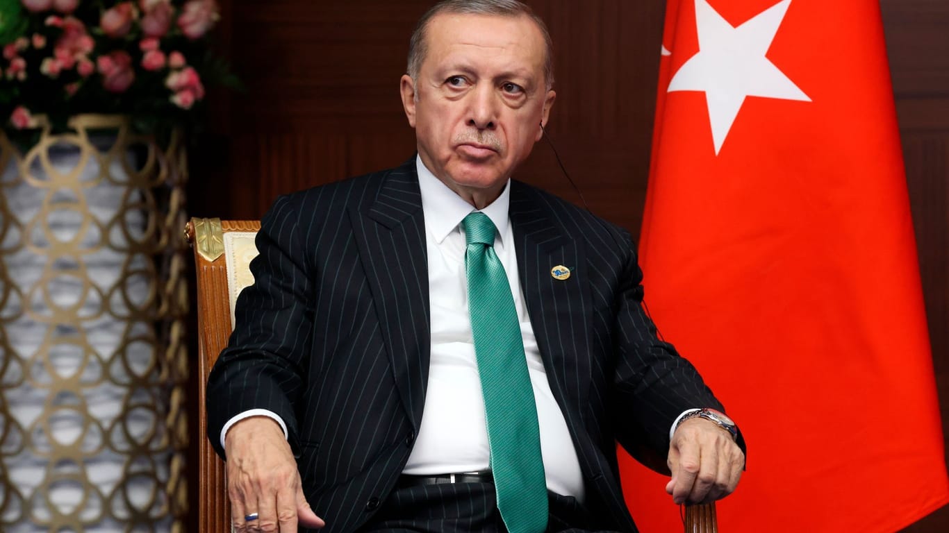 Der türkische Präsident Recep Tayyip Erdogan: Türkische Drohnen haben erneut den griechischen Luftraum verletzt.