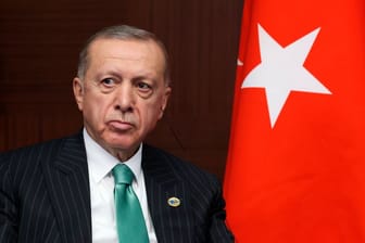 Der türkische Präsident Recep Tayyip Erdogan: Türkische Drohnen haben erneut den griechischen Luftraum verletzt.