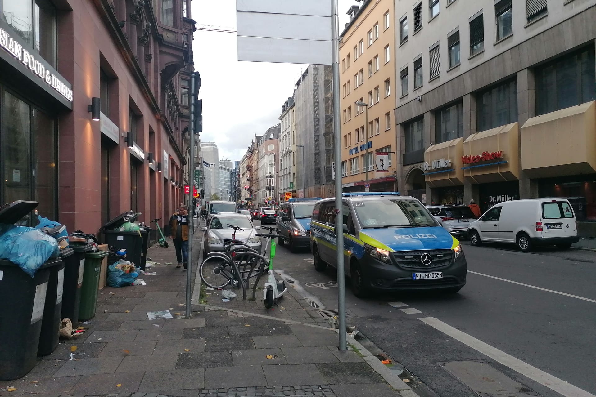 Polizeiautos im Frankfurter Bahnhofsviertel: