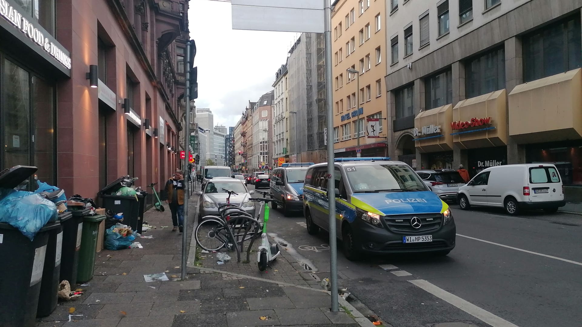 Polizeiautos im Frankfurter Bahnhofsviertel: