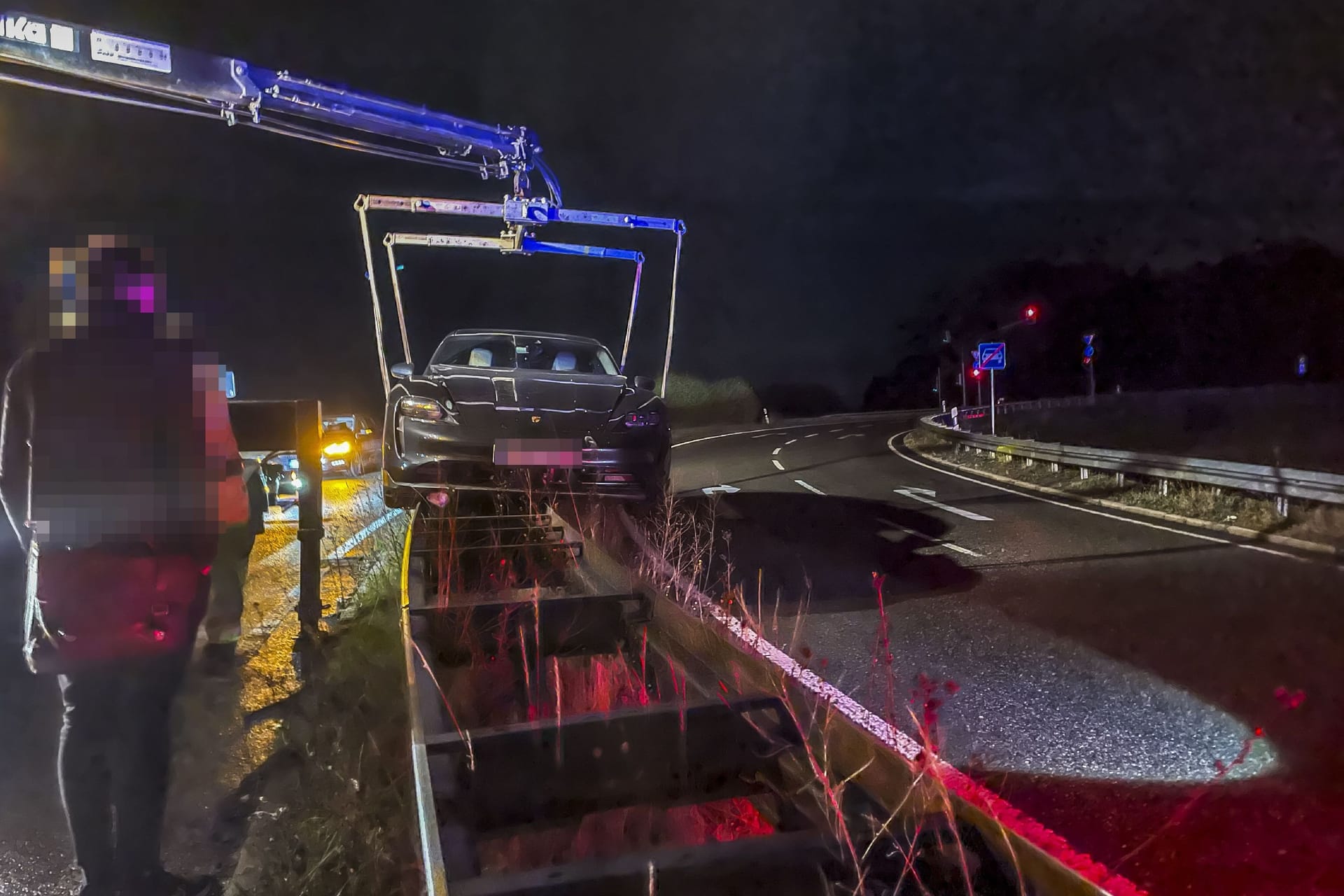 Kurioser Unfall an der B464 bei Sindelfingen: Verletzt wurde glücklicherweise niemand.