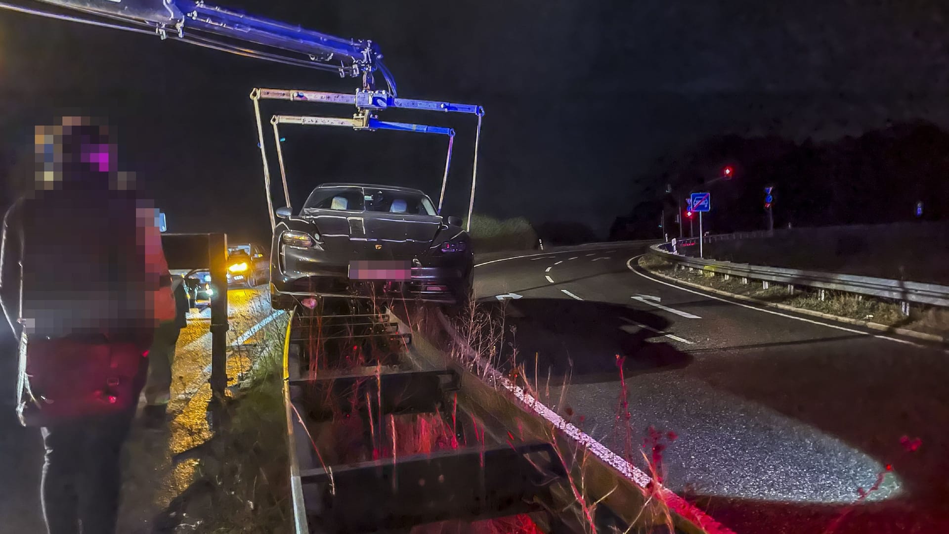 Kurioser Unfall an der B464 bei Sindelfingen: Verletzt wurde glücklicherweise niemand.