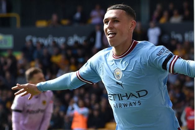 Phil Foden: Er bleibt Manchester City erhalten.