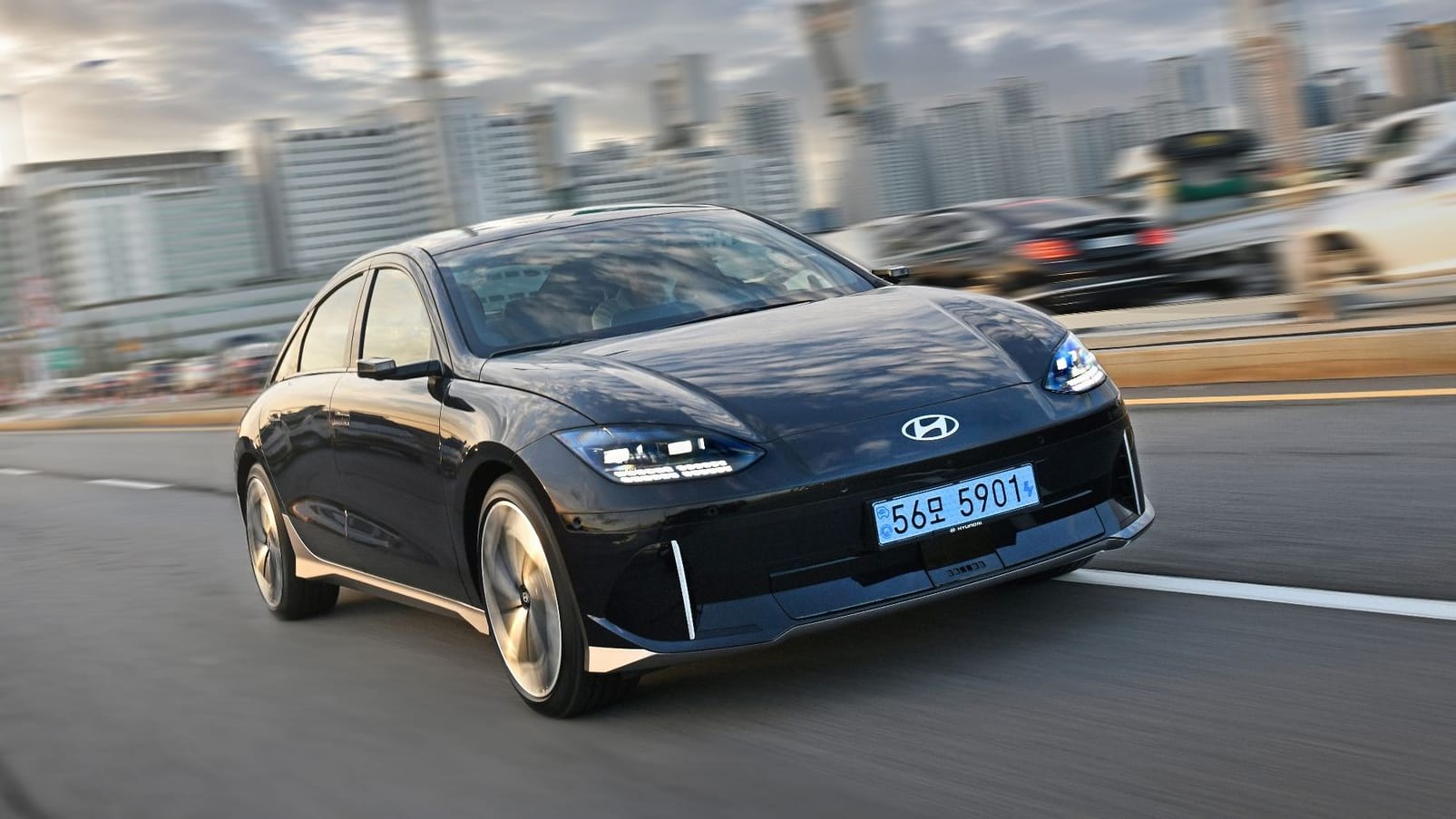 Äußerst windschnittig: Ecken und Kanten hat Hyundai dem Ioniq 6 im Windkanal ausgetrieben.