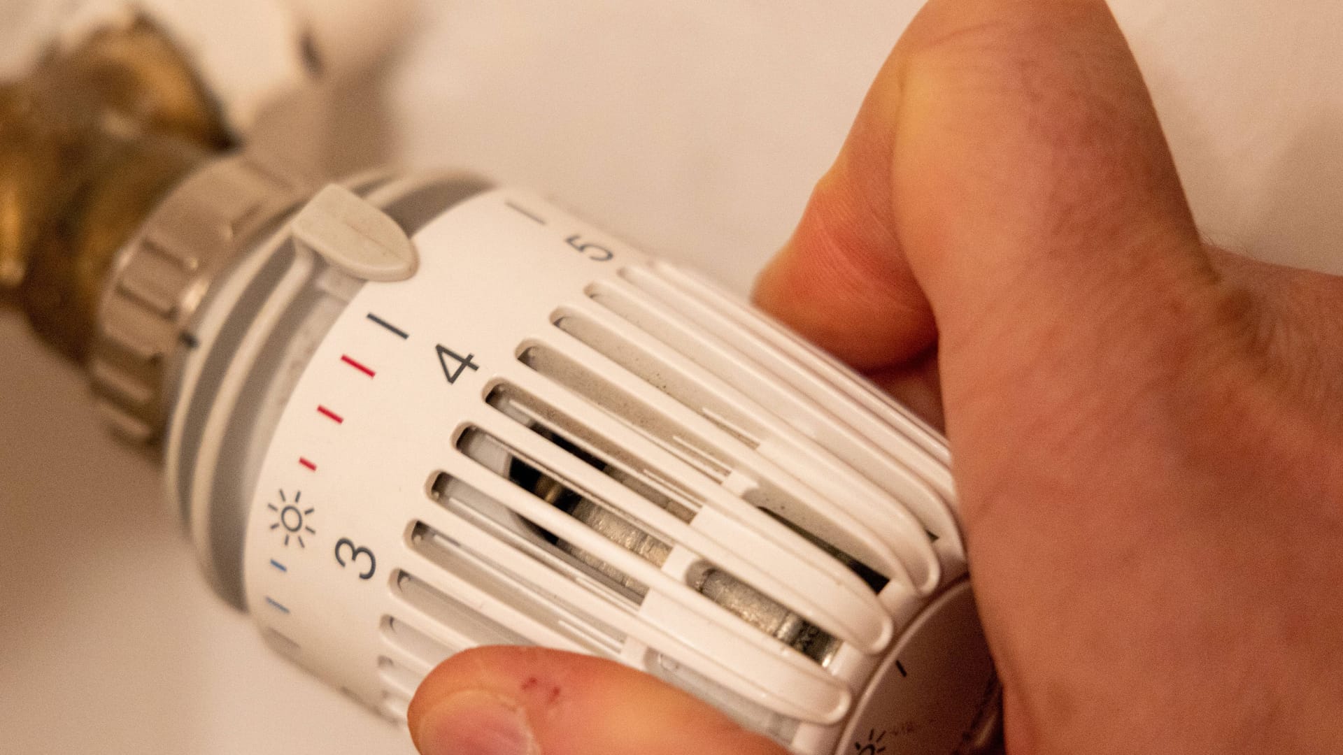 Thermostat einer Gasheizung: Die Industrie sparte im Jahr 2022 im Vergleich zu den Vorjahren etwa 20 Prozent Gas ein. Thermostat einer Gasheizung: Die Industrie sparte im Jahr 2022 im Vergleich zu den Vorjahren etwa 20 Prozent Gas ein.