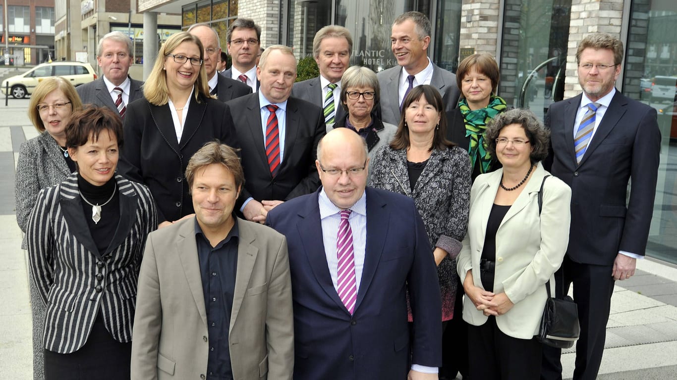 Die Umweltministerkonferenz im November 2012 (Archivbild): Vorne Robert Habeck, letzte Reihe, dritter von links: Stefan Birkner.