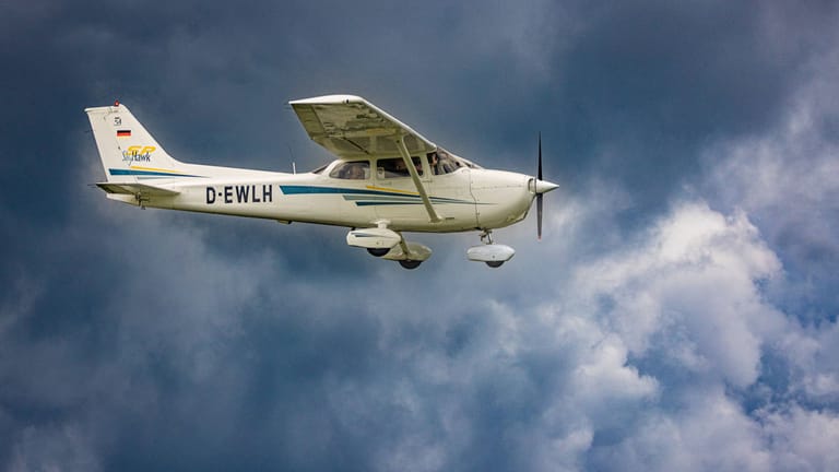 Cessna 172S: Mit solch einem Kleinflugzeug ist das Paar geflogen, eh der 21-Jährige vom Propeller erschlagen wurde.