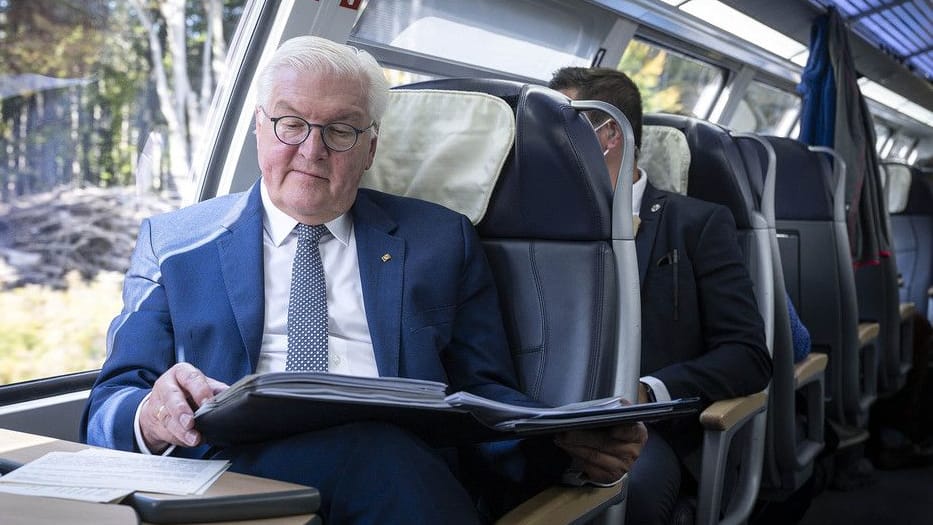 Steinmeier ohne Maske: Er sei gebeten worden, "für ein Foto die Maske einen Moment abzunehmen", so ein Sprecher.