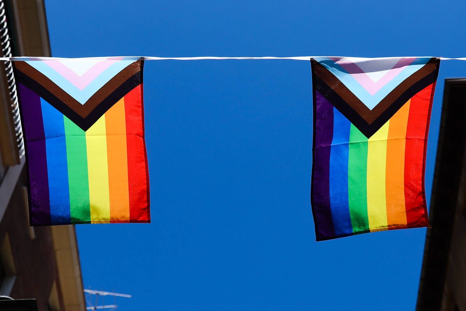 Pride Flaggen (Symbolbild): Slowenien hat als erstes Osteuropäisches Land die gleichgeschlechtliche Ehe legalisiert.