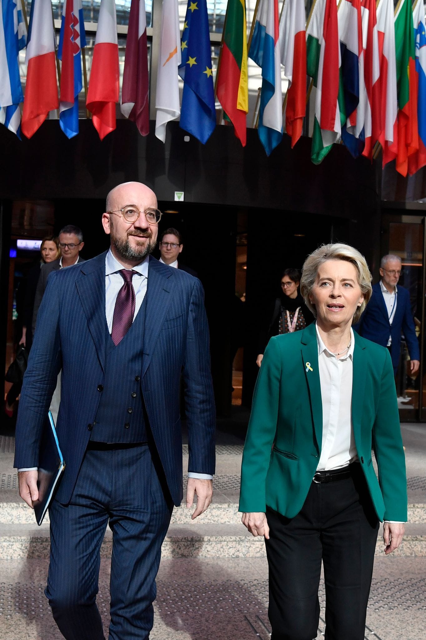 EU-Ratspräsident Charles Michel (l.) und EU-Kommissionspräsidentin Ursula von der Leyen (r.): Sie nehmen als Vertreter der Europäischen Union am Gipfel teil.