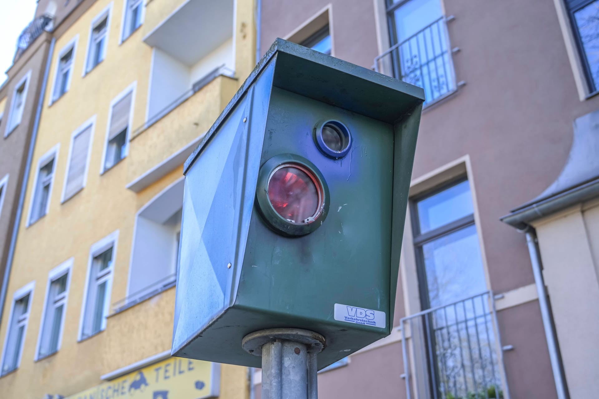 Blitzer in Berlin: Dem Land gehen Einnahmen durch die Lappen, da viele Bußgelder für Raser verjähren.