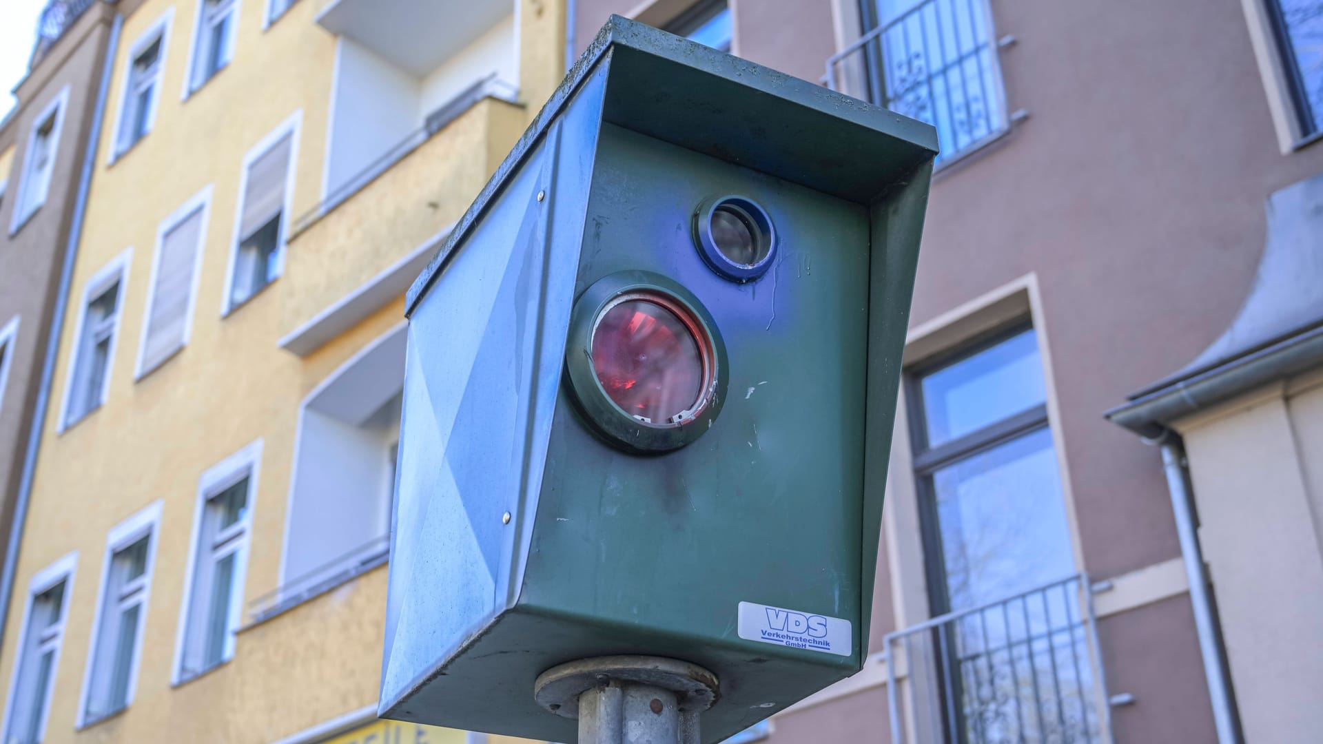 Blitzer in Berlin: Dem Land gehen Einnahmen durch die Lappen, da viele Bußgelder für Raser verjähren.