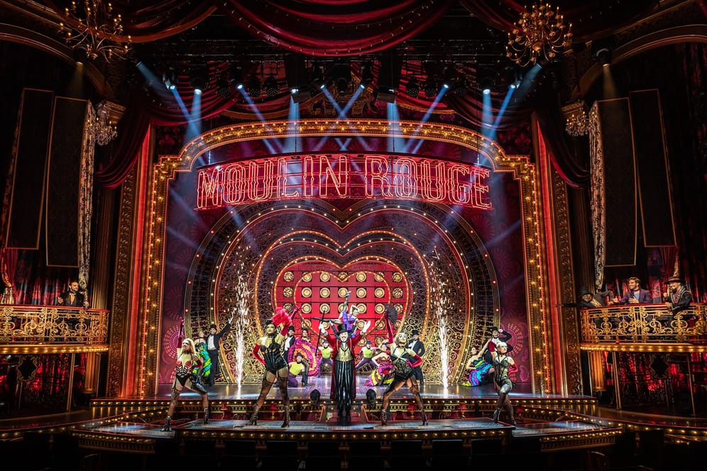 Für die Inszenierung wurde der Kölner Musical Dome aufwendig umgebaut. Die Kosten belaufen sich auf 20 Millionen Euro.