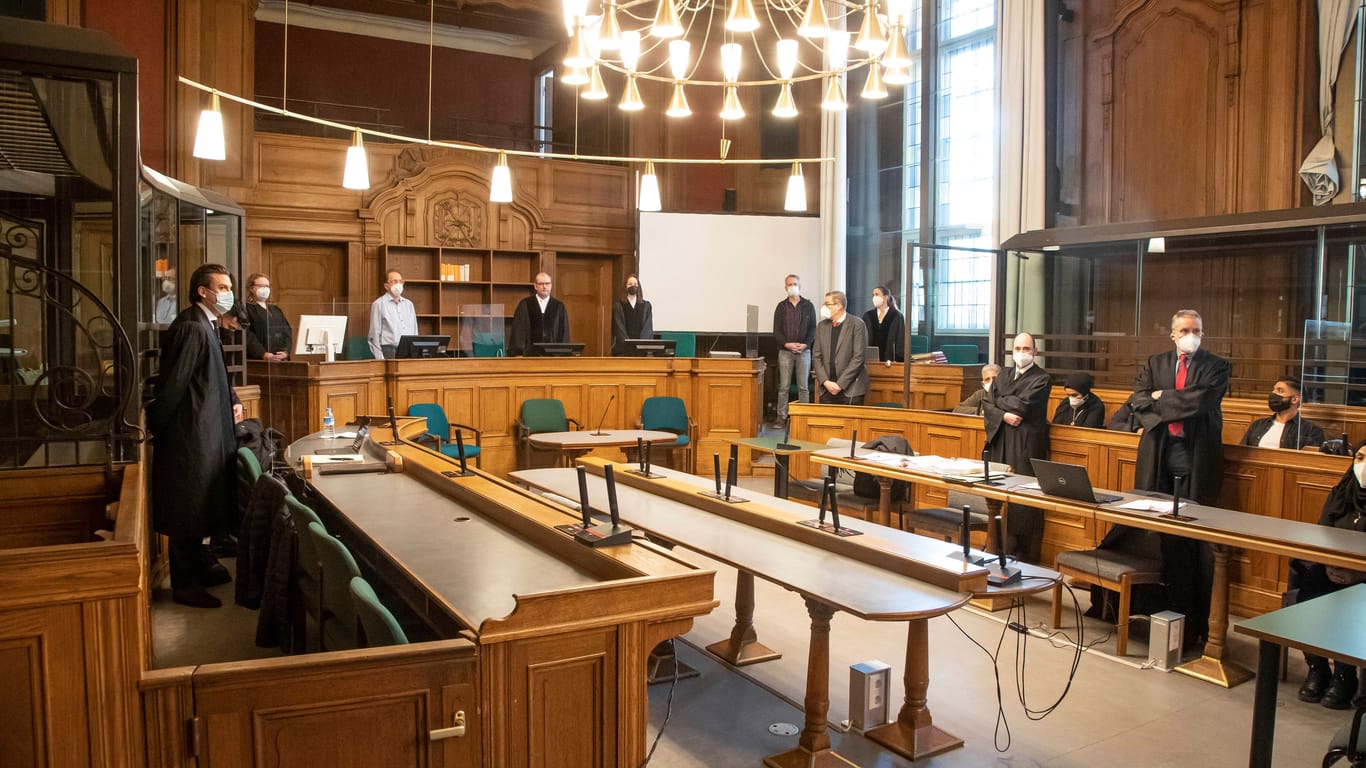 Ein Prozess im Landgericht Berlin (Symbolbild): Nach der Tötung seiner Ehefrau sind für den Mordprozess 18 Verfahrenstage angesetzt.