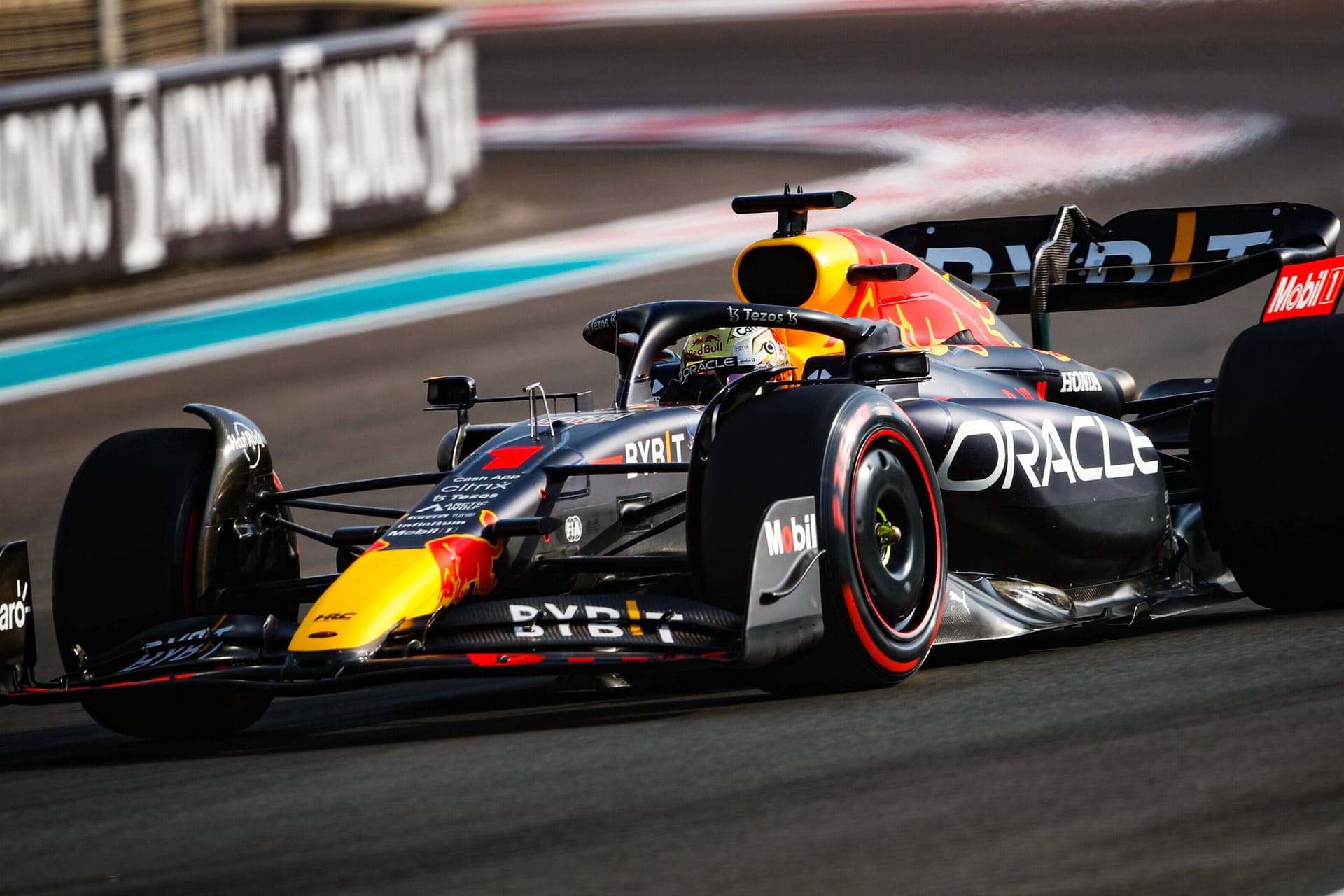 Wieder einmal vorneweg: Max Verstappen auf der Strecke in Abu Dhabi.