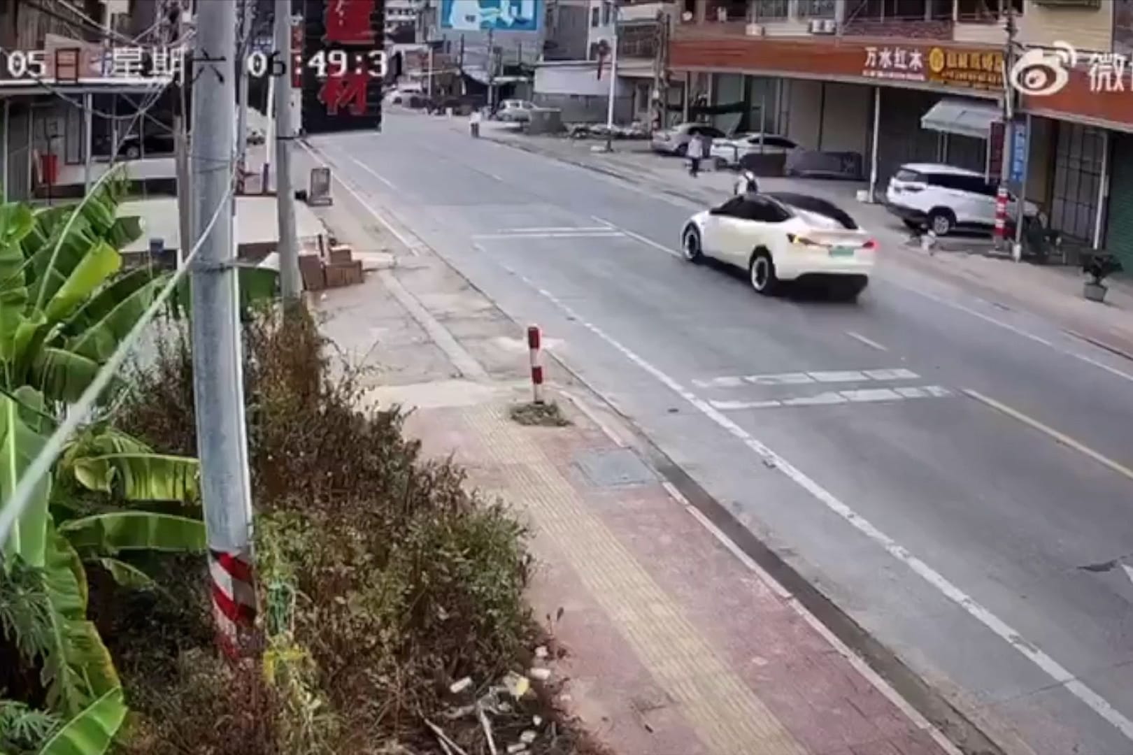 China: Tesla-Fahrer in schweren Unfall verwickelt