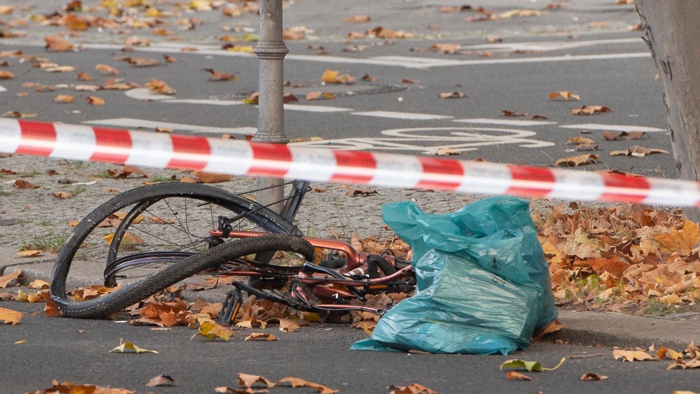 Zerstörtes Fahrrad in Berlin-Wilmersdorf: Klimaaktivisten hatten während des Unfalls die A100 blockiert.