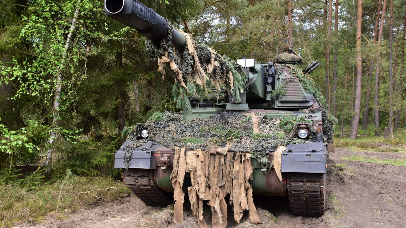 Panzerhaubitze 2000 der Bundeswehr (Archivbild): Das Verteidigungsministerium hat die Lieferung von Ersatzteilen versäumt.